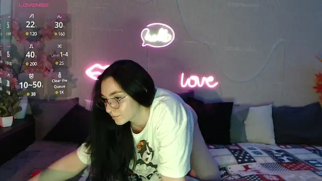 Snapshot of Fluffy_Tiffy chatting on 01/20/25, 05:04 Fluffy Tiffy online show from 01/20/25, 05:04