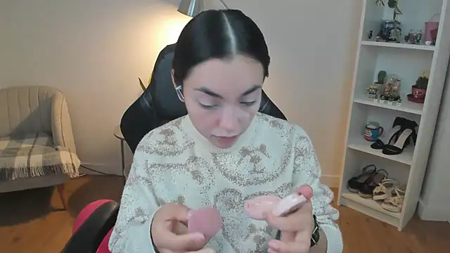 Snapshot of _BellaEvans_ chatting on 03/20/26, 05:56 BellaEvans online show from 03/20/26, 05:56