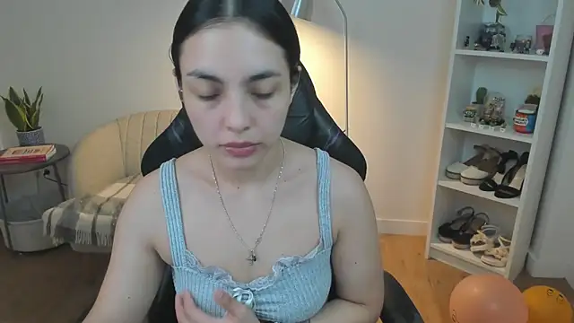 Snapshot of _BellaEvans_ chatting on 03/23/26, 05:55 BellaEvans online show from 03/23/26, 05:55