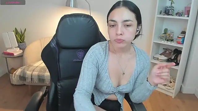 Snapshot of _BellaEvans_ chatting on 03/27/26, 05:46 BellaEvans online show from 03/27/26, 05:46