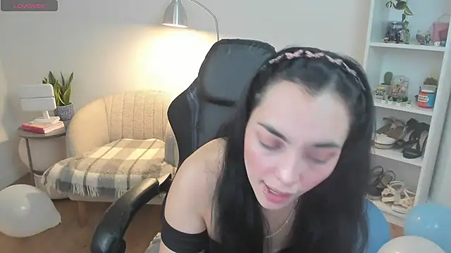Snapshot of _BellaEvans_ chatting on 04/09/26, 06:19 BellaEvans online show from 04/09/26, 06:19