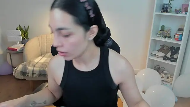 Snapshot of _BellaEvans_ chatting on 04/11/26, 04:50 BellaEvans online show from 04/11/26, 04:50