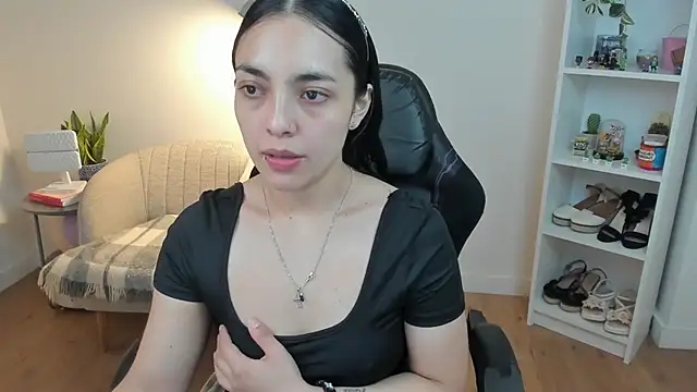 Snapshot of _BellaEvans_ chatting on 04/15/26, 05:14 BellaEvans online show from 04/15/26, 05:14