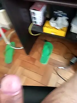 Snapshot of lobomisterioso13 chatting on 12/23/24, 02:17 lobomisterioso13 online show from 12/23/24, 02:17