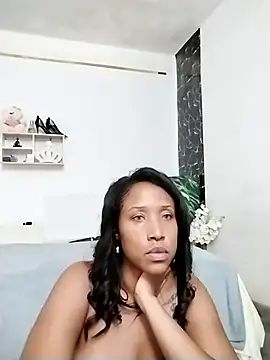 Snapshot of LadyEbonyX chatting on 01/08/25, 01:32 LadyEbonyX online show from 01/08/25, 01:32
