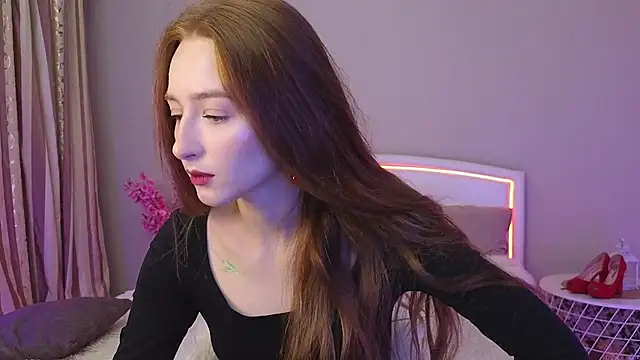 Snapshot of MichaDenver chatting on 11/19/25, 04:18 MichaDenver online show from 11/19/25, 04:18