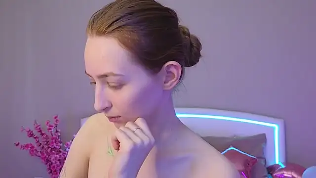 Snapshot of MichaDenver chatting on 11/28/25, 08:06 MichaDenver online show from 11/28/25, 08:06