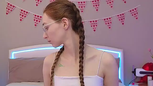 Snapshot of MichaDenver chatting on 02/19/26, 09:27 MichaDenver online show from 02/19/26, 09:27