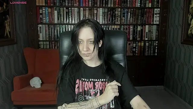 Snapshot of Medusa__Gorgona chatting on 10/23/25, 01:43 Medusa Gorgona online show from 10/23/25, 01:43