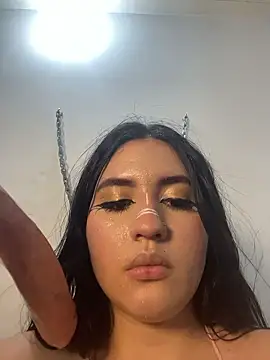 Snapshot of hally_berry____ chatting on 01/19/26, 04:16 hally berry online show from 01/19/26, 04:16