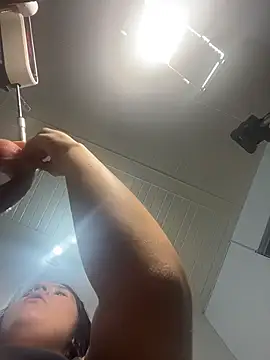 Snapshot of hally_berry____ chatting on 02/14/26, 04:53 hally berry online show from 02/14/26, 04:53