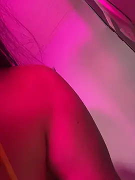 Snapshot of hally_berry____ chatting on 03/27/26, 03:23 hally berry online show from 03/27/26, 03:23