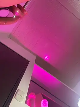 Snapshot of hally_berry____ chatting on 03/29/26, 03:39 hally berry online show from 03/29/26, 03:39