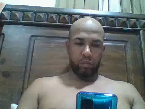 Snapshot of Frankie0880 chatting on 12/31/24, 02:51 Frankie0880 online show from 12/31/24, 02:51