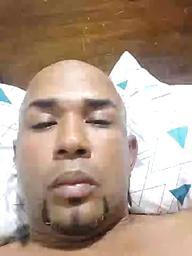 Snapshot of Frankie0880 chatting on 02/02/25, 03:32 Frankie0880 online show from 02/02/25, 03:32