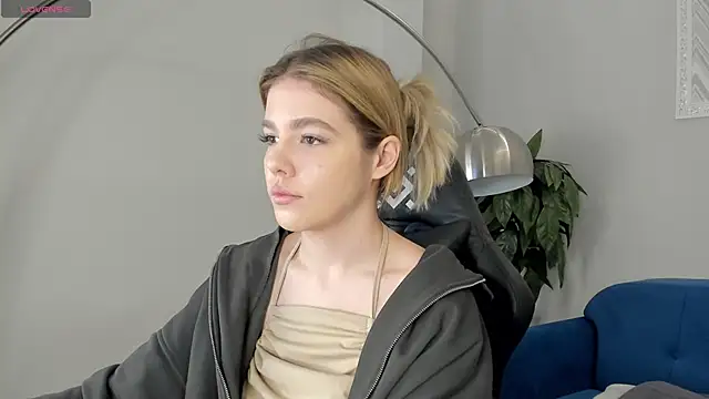 Anna Robinson online show from 01/06/25, 01:09