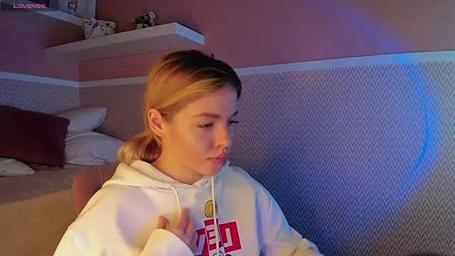 Anna Robinson online show from 02/11/25, 01:20