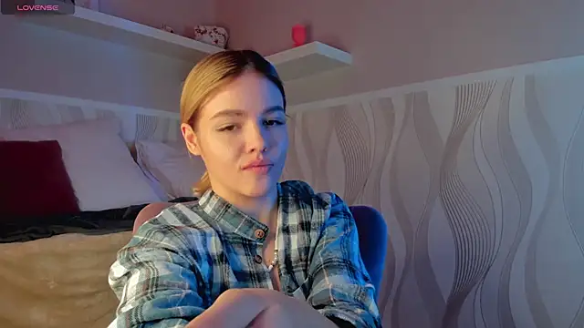 Anna Robinson online show from 03/07/25, 04:13