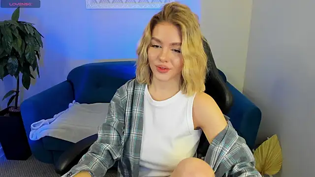 Anna Robinson online show from 03/15/25, 01:08