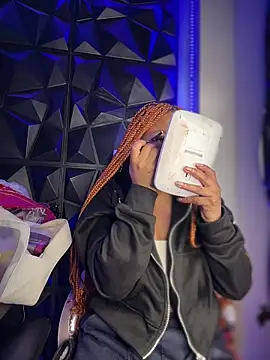 Melany Williams online show from 12/01/25, 01:16