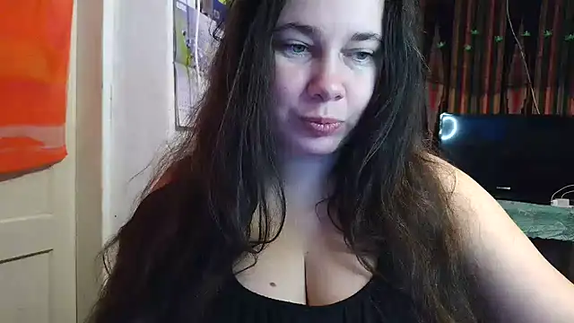 Cora Maro online show from 10/31/25, 06:47