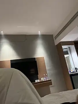 Snapshot of AHL756 chatting on 10/26/25, 01:28 AHL756 online show from 10/26/25, 01:28