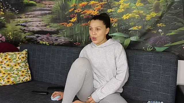 MadameDeFeu online show from 10/08/25, 11:41