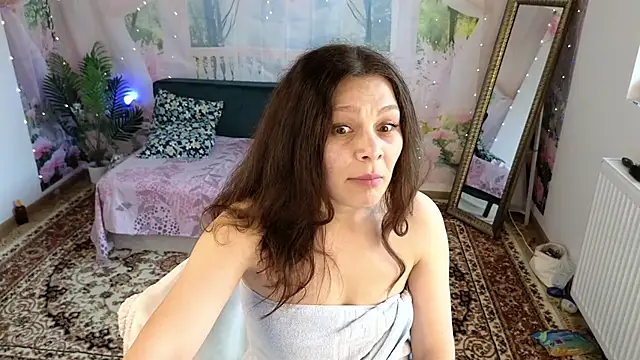 Snapshot of MadameDeFeu chatting on 06/03/26, 11:24 MadameDeFeu online show from 06/03/26, 11:24