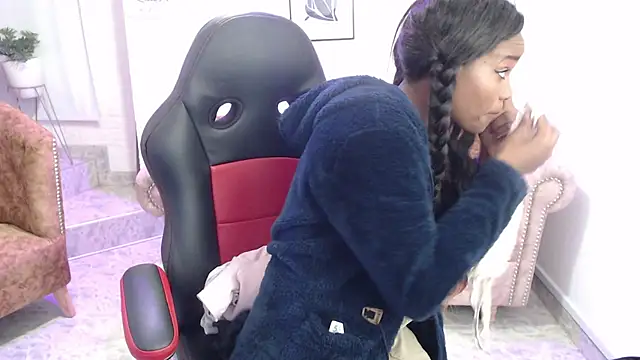 Snapshot of cattalheya chatting on 11/17/25, 12:33 cattalheya online show from 11/17/25, 12:33