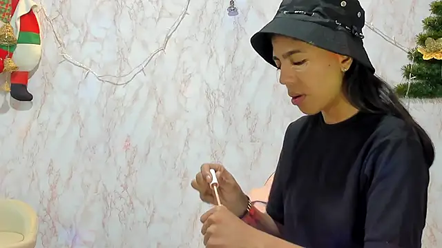 BarbieHotLaura online show from 12/26/24, 03:53