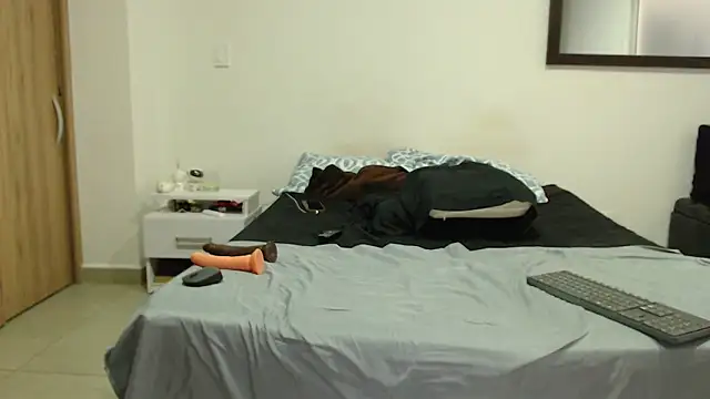 AnnieRoss69 online show from 09/30/25, 08:47