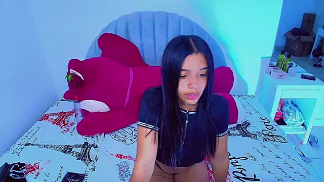 Snapshot of charlotte_0309 chatting on 12/02/25, 11:11 charlotte 0309 online show from 12/02/25, 11:11