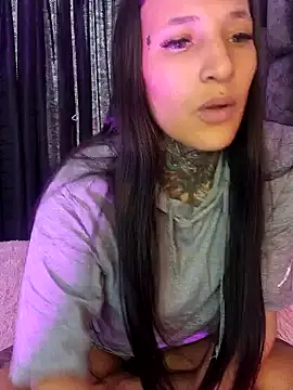 Snapshot of Nicole420squirt chatting on 12/23/24, 04:06 Nicole420squirt online show from 12/23/24, 04:06