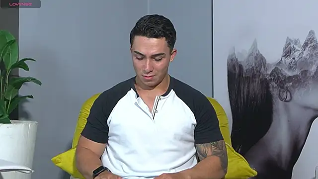 Snapshot of Ryan_Hunt chatting on 09/23/25, 06:11 Ryan Hunt online show from 09/23/25, 06:11