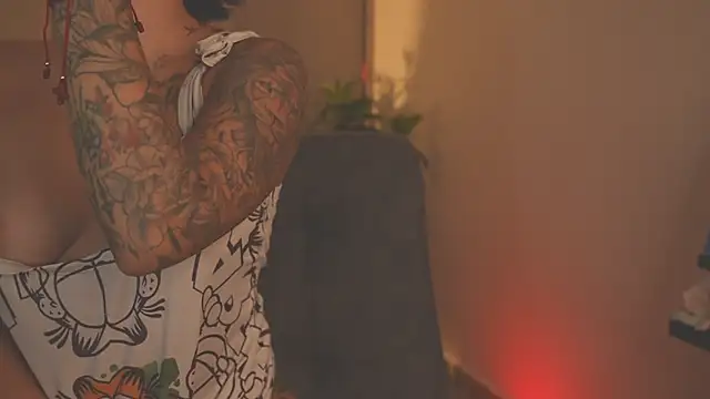 LorenRosse online show from 11/25/25, 12:21