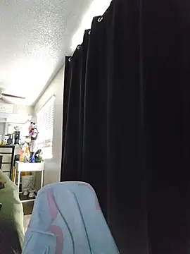 Snapshot of DevilDahm chatting on 10/28/25, 08:33 DevilDahm online show from 10/28/25, 08:33