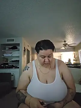 Snapshot of DevilDahm chatting on 12/16/25, 11:32 DevilDahm online show from 12/16/25, 11:32