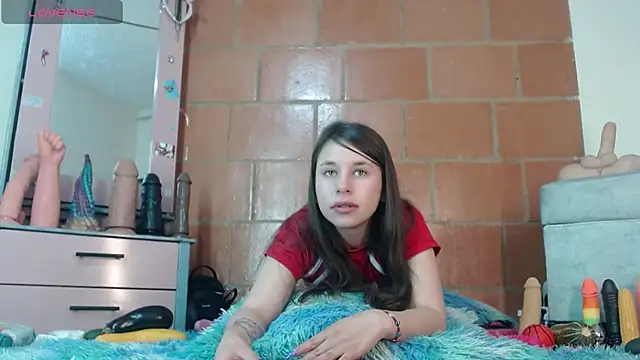 Snapshot of RubyEmerald chatting on 02/13/26, 12:01 RubyEmerald online show from 02/13/26, 12:01