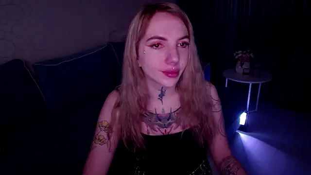 Snapshot of AnneTenet chatting on 10/10/25, 07:18 AnneTenet online show from 10/10/25, 07:18