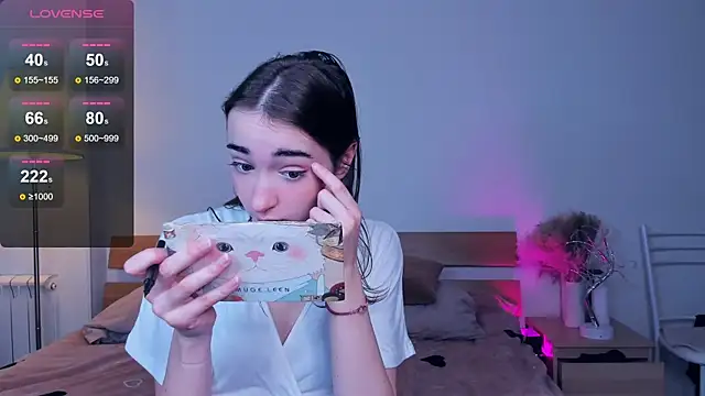 Snapshot of PollyBeev chatting on 02/07/25, 11:12 PollyBeev online show from 02/07/25, 11:12