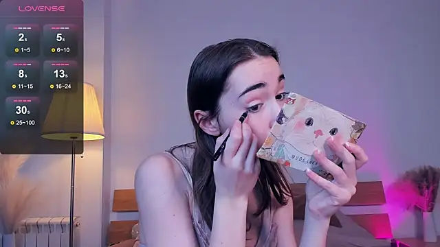 Snapshot of PollyBeev chatting on 02/13/25, 11:17 PollyBeev online show from 02/13/25, 11:17