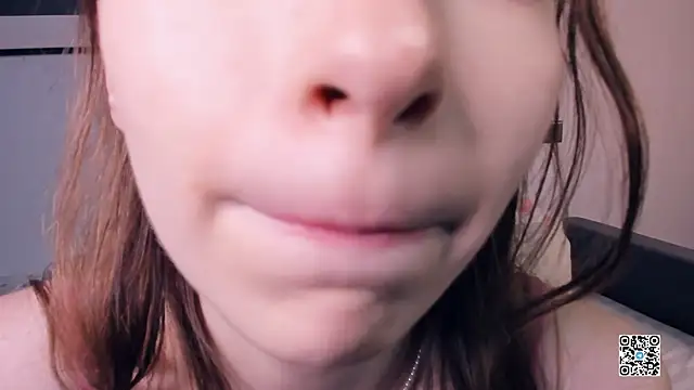 Snapshot of PollyBeev chatting on 09/12/25, 07:30 PollyBeev online show from 09/12/25, 07:30