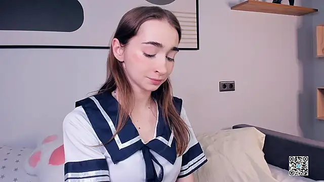 Snapshot of PollyBeev chatting on 09/15/25, 07:41 PollyBeev online show from 09/15/25, 07:41