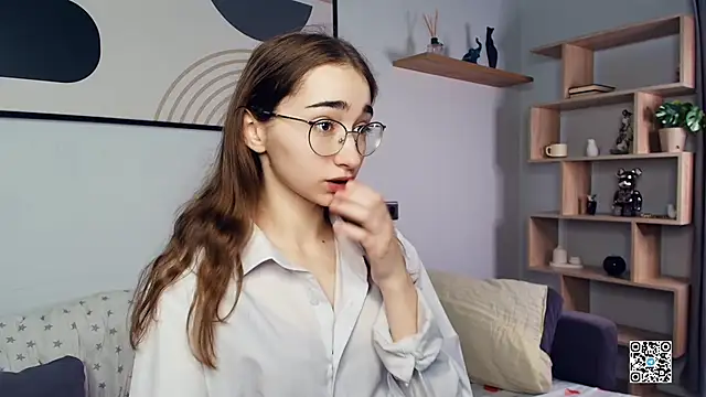 PollyBeev online show from 10/10/25, 07:18