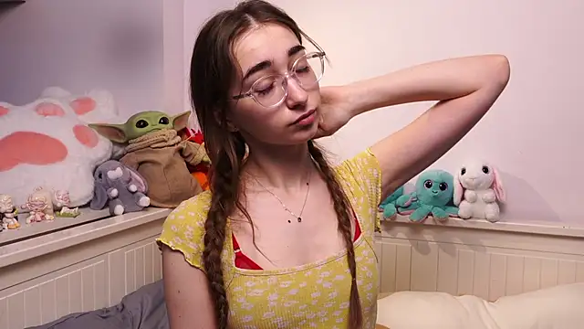 PollyBeev online show from 04/26/26, 07:17