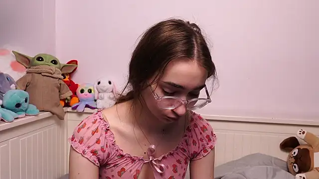 PollyBeev online show from 05/12/26, 07:49