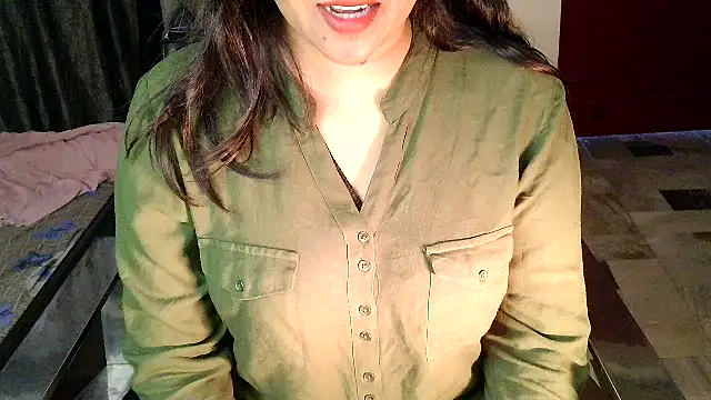 aarushi sharmaa online show from 12/17/25, 07:47