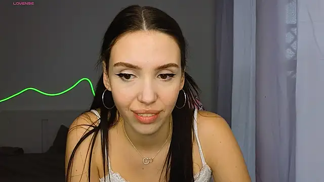 Snapshot of AliceSpark chatting on 09/29/25, 10:09 AliceSpark online show from 09/29/25, 10:09