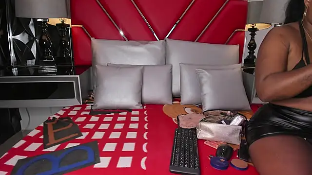KeniaMuller online show from 10/05/25, 12:36