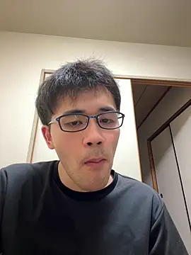 Snapshot of ryusei18570 chatting on 03/15/25, 04:32 ryusei18570 online show from 03/15/25, 04:32